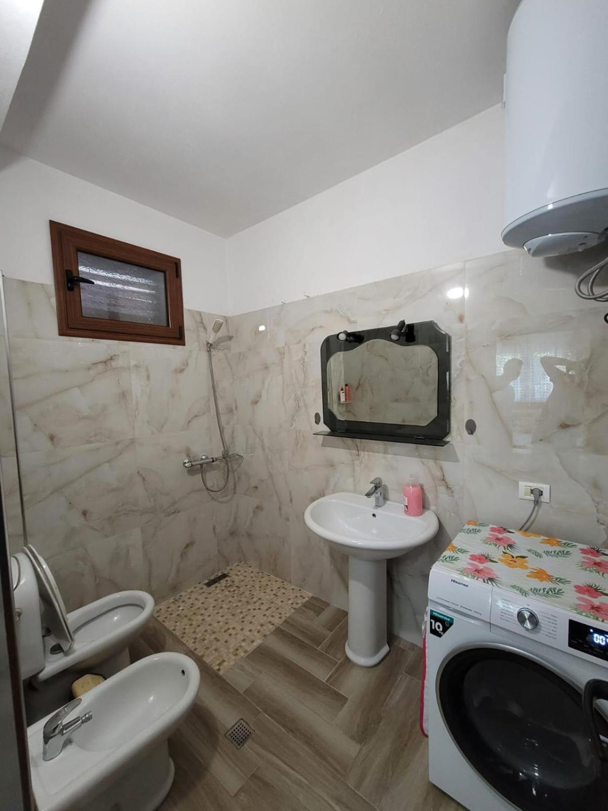 Private Room On A Shared Apartament Near Durres Beach Luaran gambar
